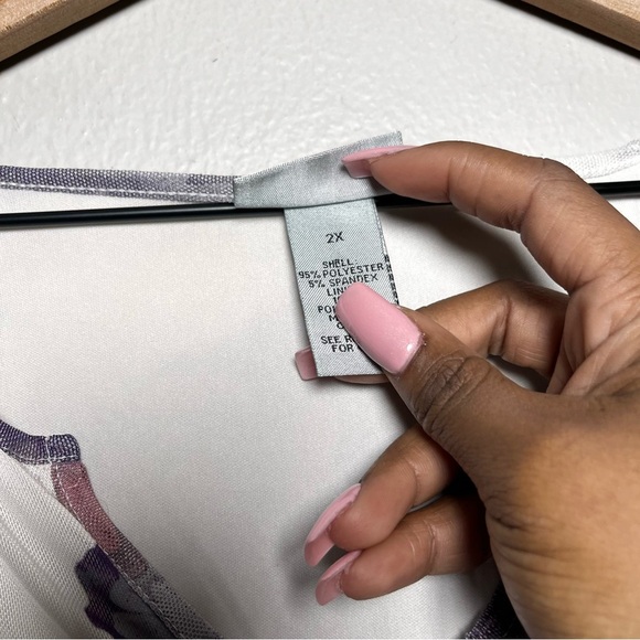 Catherines Women Top 2X White Purple Floral Split Neck 3/4 Sleeve Stretch Mesh - Picture 2 of 8